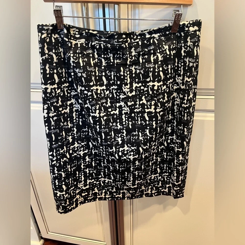 Michael Kors Black and White Abstract Pencil Skirt